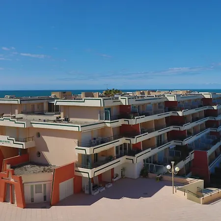 Appartement Magnifique 30m² Rénové Avec Terrasse, 2 Pièces Pour 4 Personnes à - Fr-1-472a-312