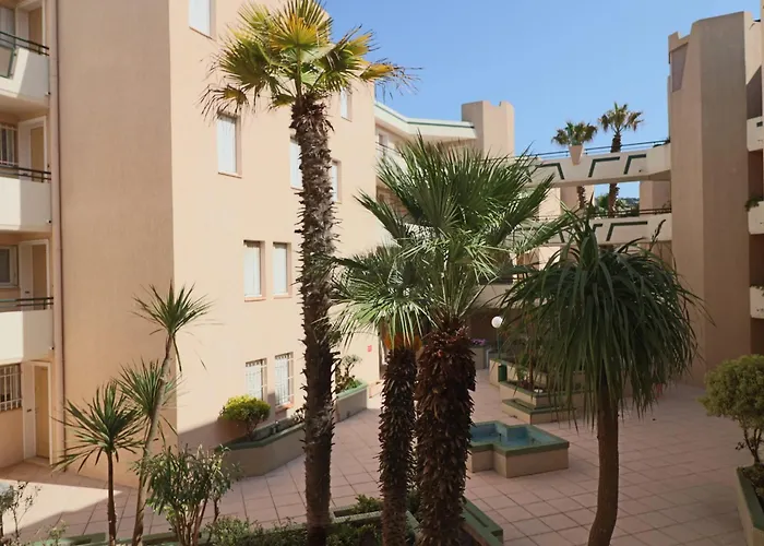 Appartement Magnifique 30m² Rénové Avec Terrasse, 2 Pièces Pour 4 Personnes à - Fr-1-472a-312 *