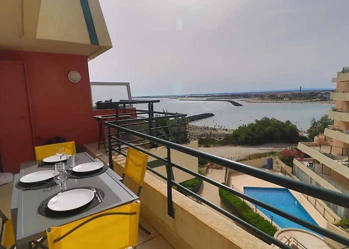 Appartement Magnifique 30m² Rénové Avec Terrasse, 2 Pièces Pour 4 Personnes à - Fr-1-472a-312 *